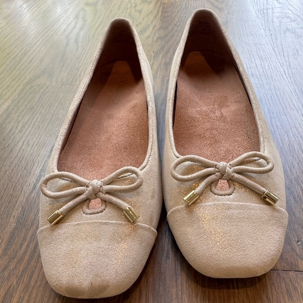 New Vionic Klara Flat gold wide size 8 new ballerina shoes suede - Picture 3 of 6